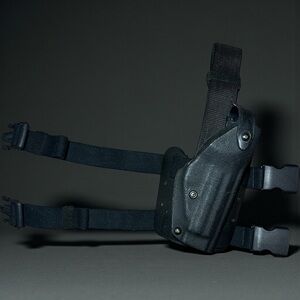 Safariland 6004 Drop-Leg Holster for H&K USP Full-Size – Very Good Condition